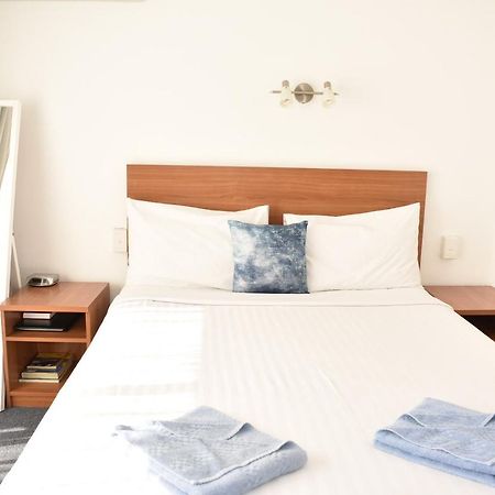 Port O'Call Motel Порт-Маккуори Экстерьер фото